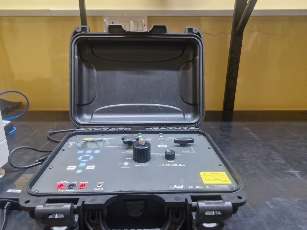 Fluke 3130 Portable Pneumatic Pressure Calibrator