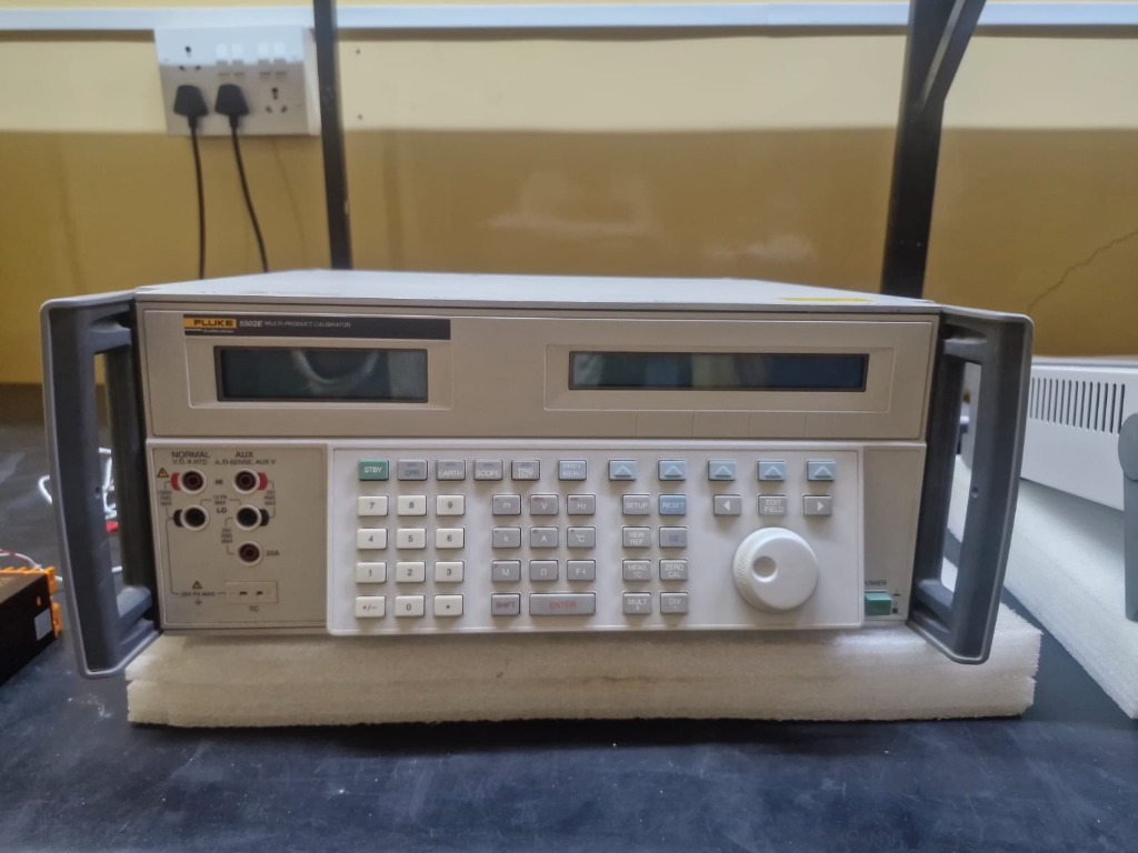 Multi-Product Calibrator (Fluke 5502E)